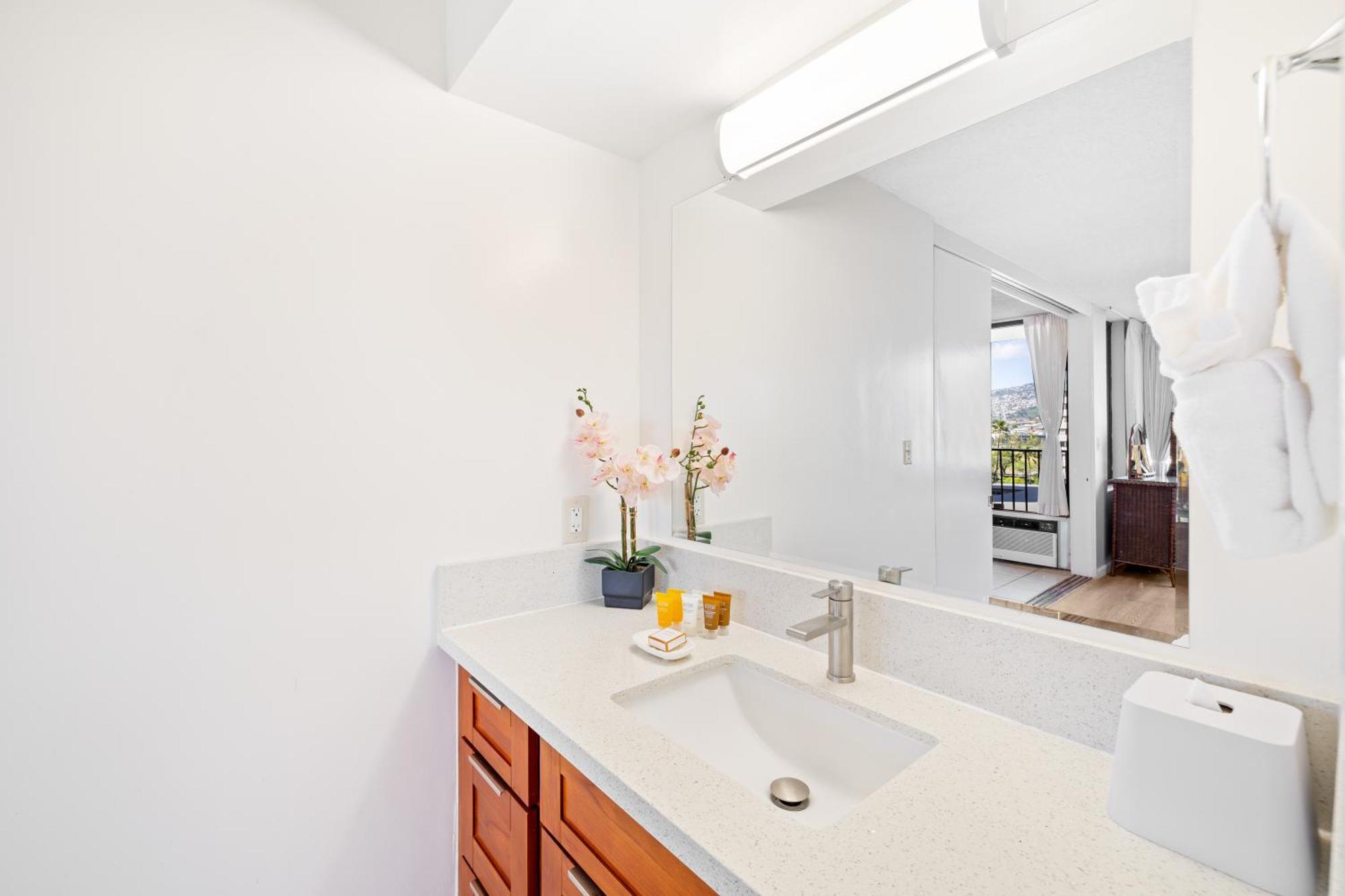 Cozy Waikiki Getaway, Stroll To Beach With Free Parking Honolulu Eksteriør billede