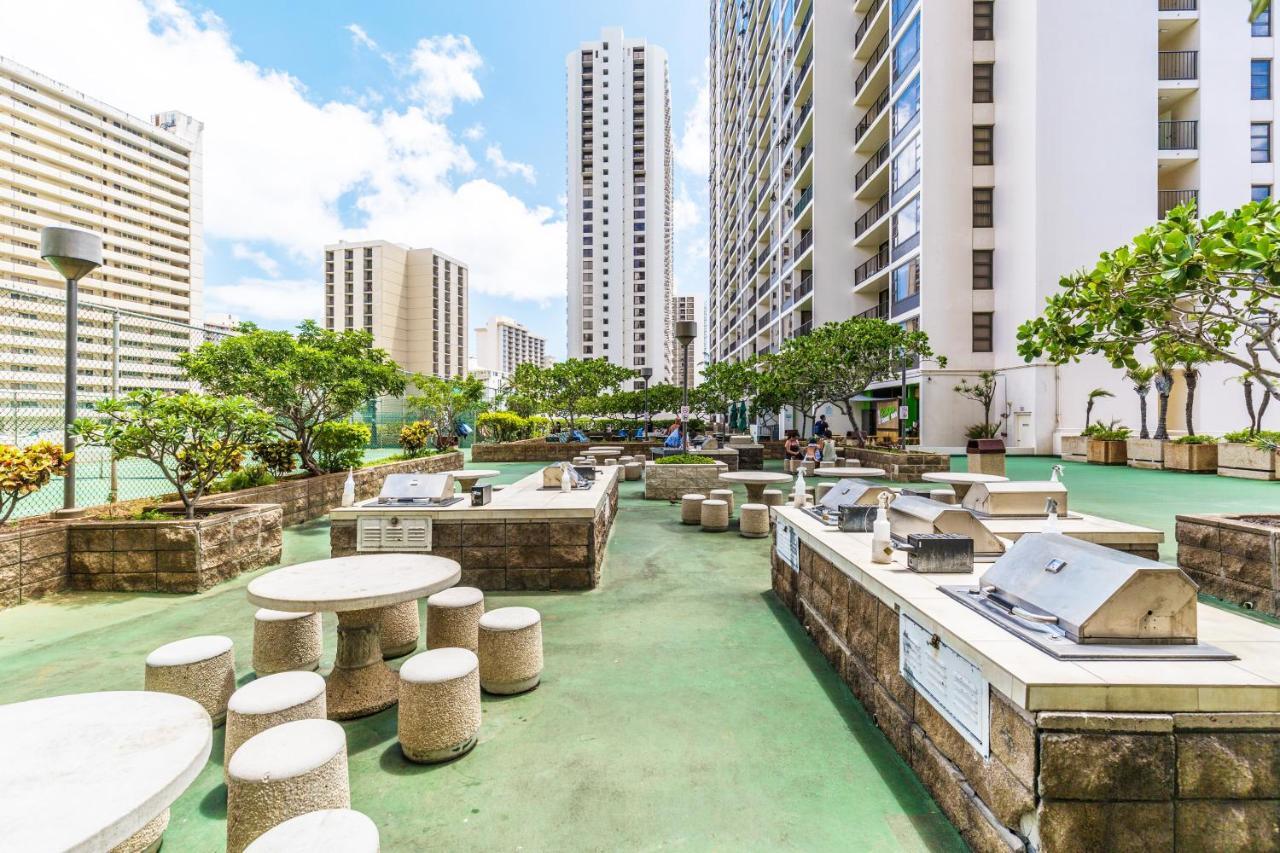 Cozy Waikiki Getaway, Stroll To Beach With Free Parking Honolulu Eksteriør billede